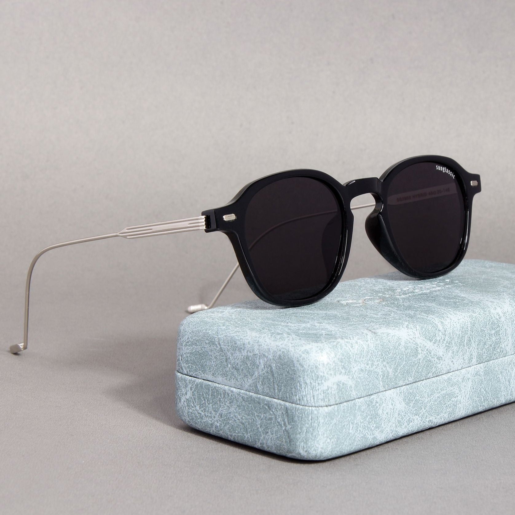 Hybrid Black Polarized Round Sunglasses